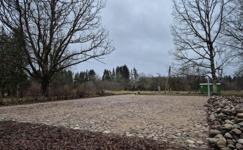 “Jaungulbenes attīstības biedrība” ir īstenojusi vides projektu Jaungulbenes dzelzceļa stacijas laukuma atjaunošanai